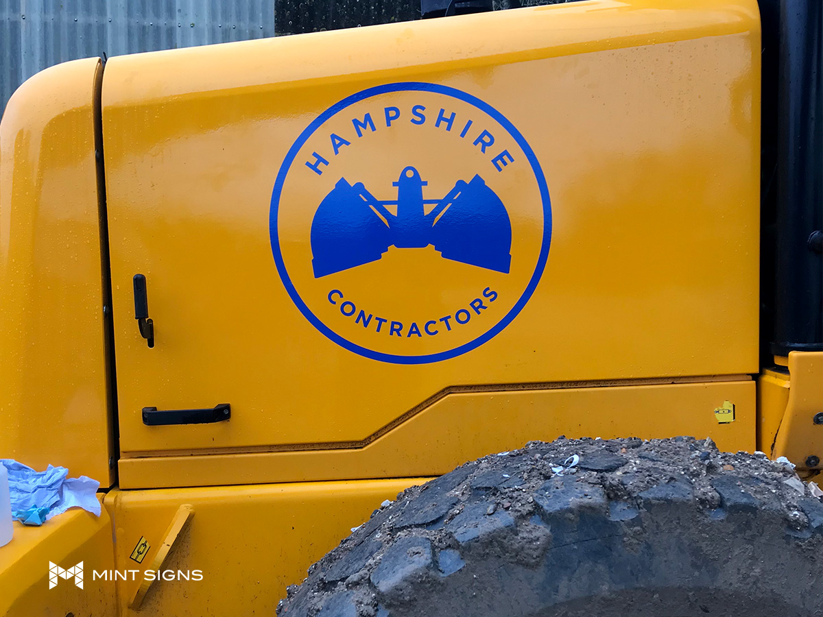 hampshire-contractors-tractor-large-transport-graphics