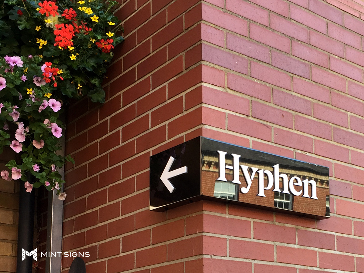 hyphen-sign-tray