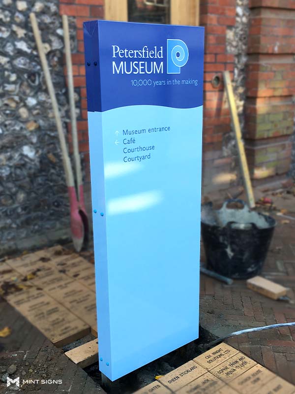 peteresfield-museum-monolith-sign