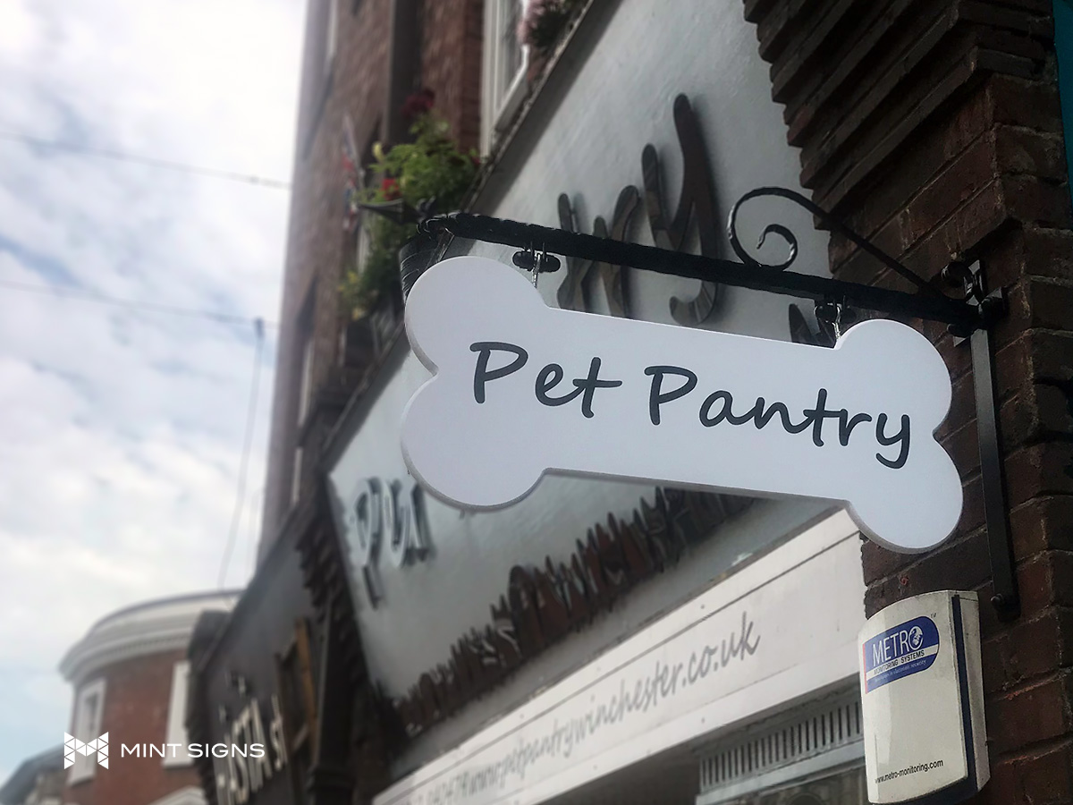 swing-projection-sign-pet-pantry