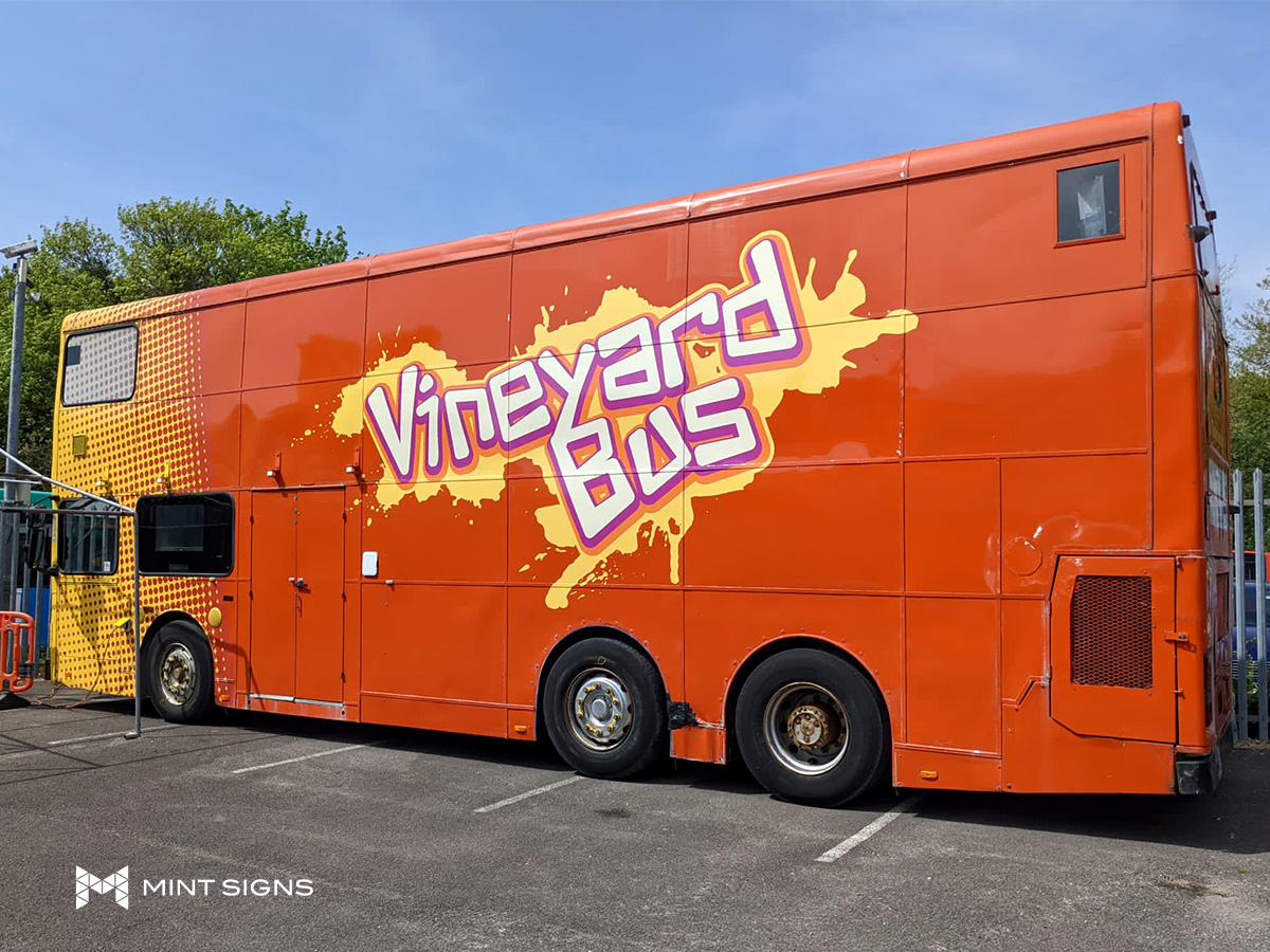 vineyard-bus-large-transport-graphics